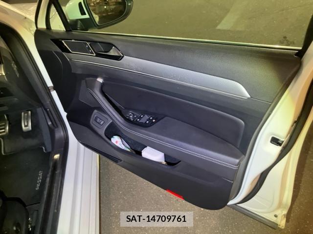VolksWagen PASSAT VARIANT 2015-10 8039190-16