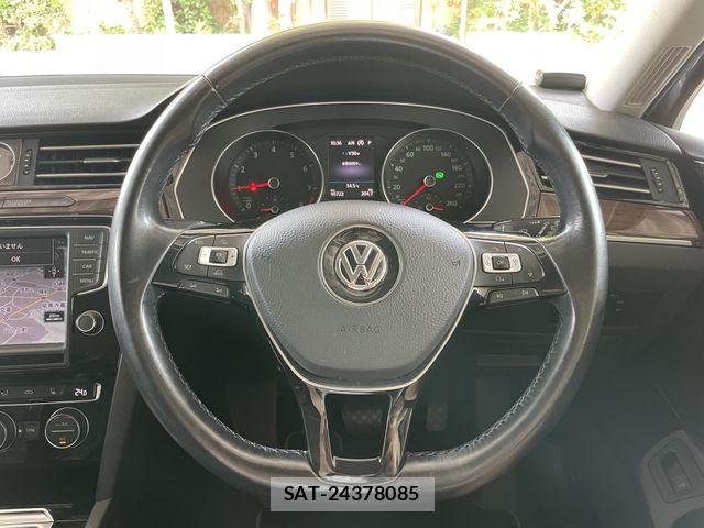 VolksWagen PASSAT VARIANT 2017-05 8102727-13