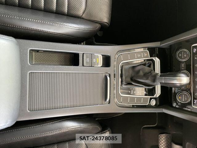 VolksWagen PASSAT VARIANT 2017-05 8102727-16