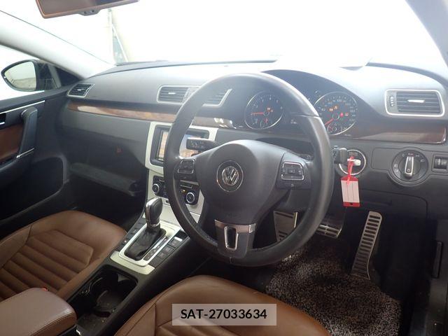 VolksWagen PASSAT VARIANT 2011-10 8159523-1