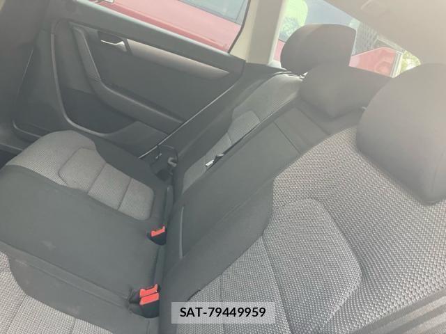VolksWagen PASSAT VARIANT 2011-09 8232407-9