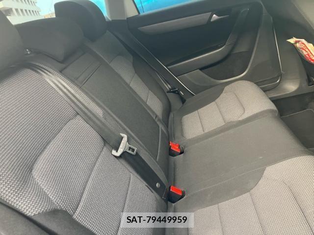 VolksWagen PASSAT VARIANT 2011-09 8232407-11