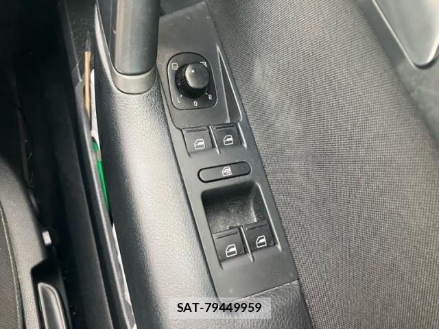 VolksWagen PASSAT VARIANT 2011-09 8232407-14