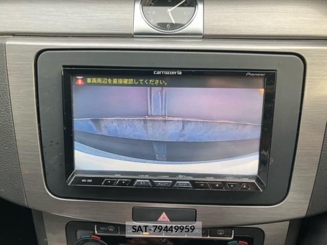 VolksWagen PASSAT VARIANT 2011-09 8232407-17