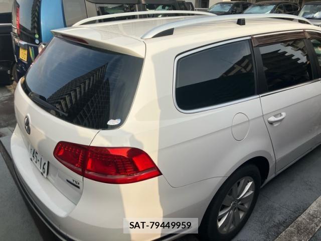 VolksWagen PASSAT VARIANT 2011-09 8232407-2