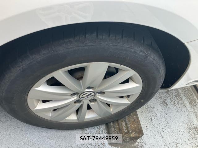 VolksWagen PASSAT VARIANT 2011-09 8232407-5