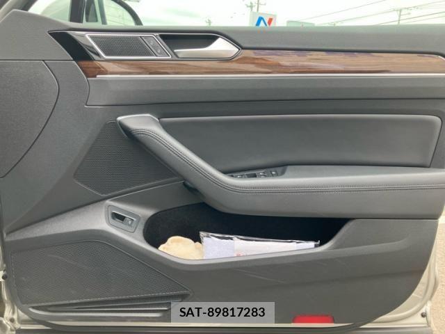 VolksWagen PASSAT VARIANT 2015-08 8318091-15