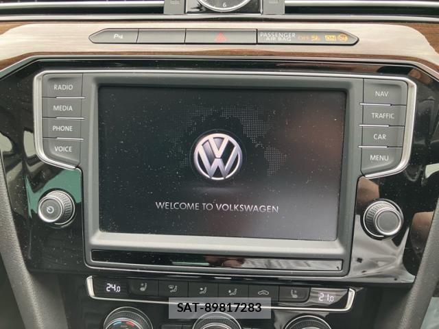 VolksWagen PASSAT VARIANT 2015-08 8318091-26