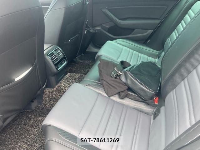 VolksWagen PASSAT VARIANT 2016-03 8318090-9