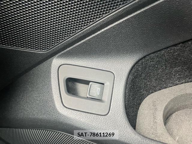 VolksWagen PASSAT VARIANT 2016-03 8318090-13