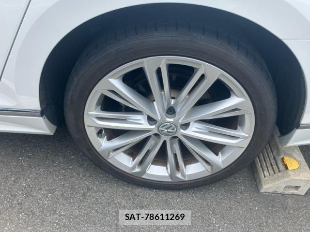 VolksWagen PASSAT VARIANT 2016-03 8318090-5