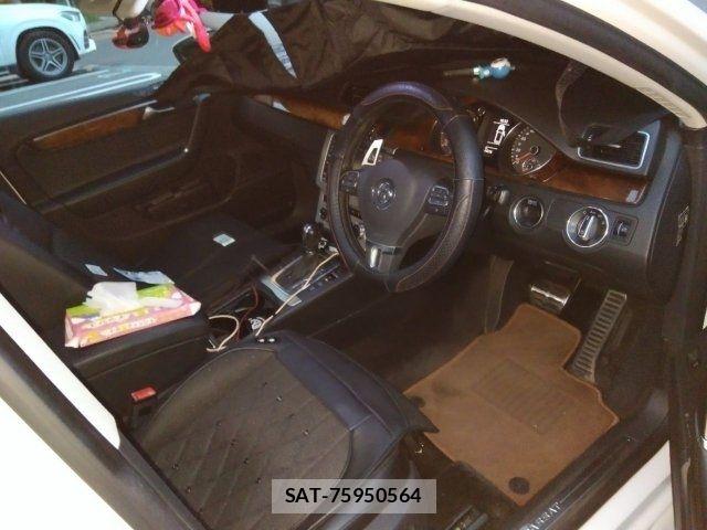 VolksWagen PASSAT VARIANT 2012-03 8369745-1