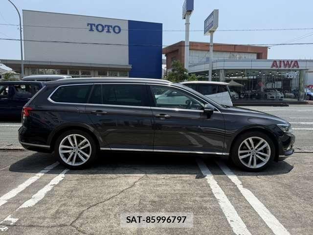 VolksWagen PASSAT VARIANT 2017-09 8564098-5