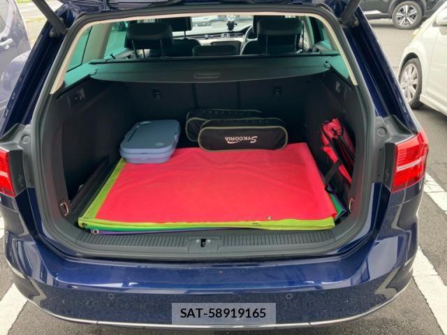 VolksWagen PASSAT VARIANT 2018-02 8564102-4