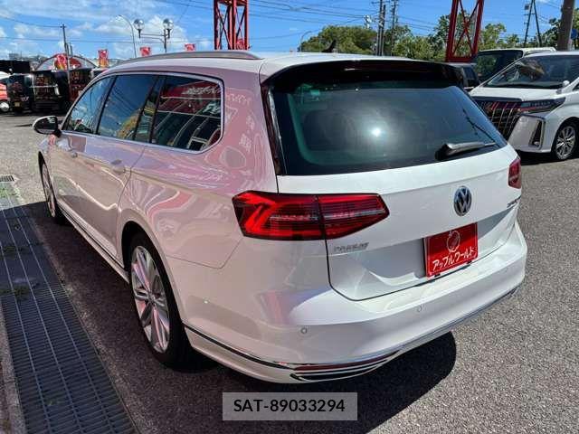 VolksWagen PASSAT VARIANT 2017-03 8564101-3