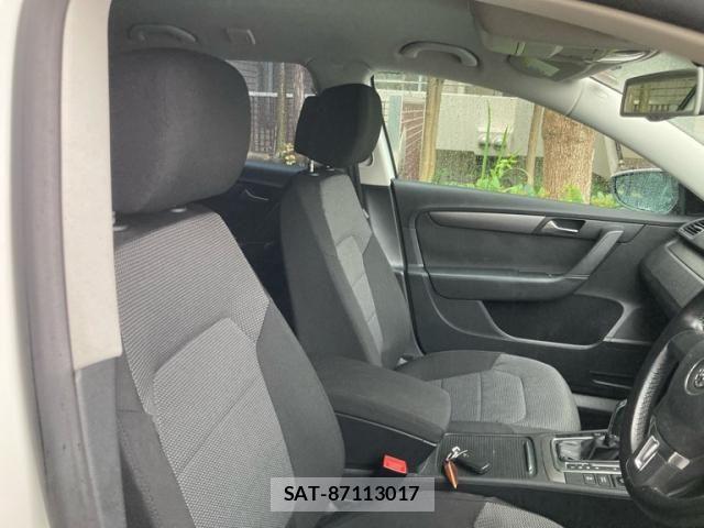 VolksWagen PASSAT VARIANT 2011-09 8782632-1