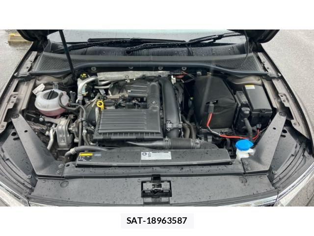 VolksWagen PASSAT VARIANT 2015-08 8832510-9