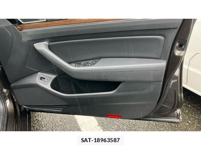 VolksWagen PASSAT VARIANT 2015-08 8832510-12
