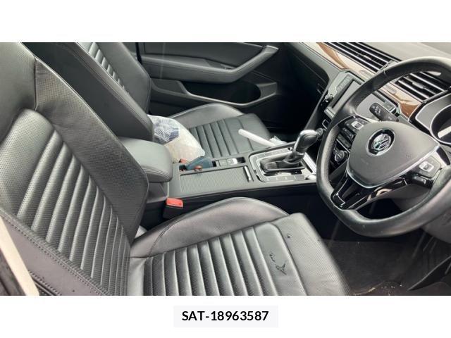 VolksWagen PASSAT VARIANT 2015-08 8832510-13