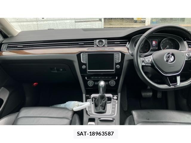 VolksWagen PASSAT VARIANT 2015-08 8832510-15