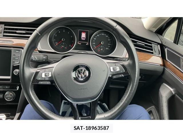 VolksWagen PASSAT VARIANT 2015-08 8832510-17