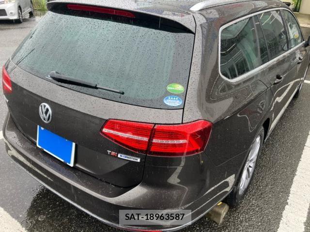 VolksWagen PASSAT VARIANT 2015-08 8832510-3