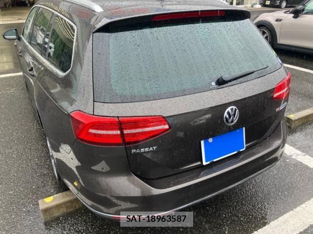 VolksWagen PASSAT VARIANT 2015-08 8832510-4
