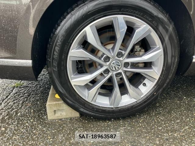VolksWagen PASSAT VARIANT 2015-08 8832510-6