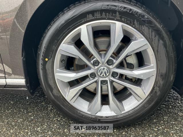 VolksWagen PASSAT VARIANT 2015-08 8832510-7