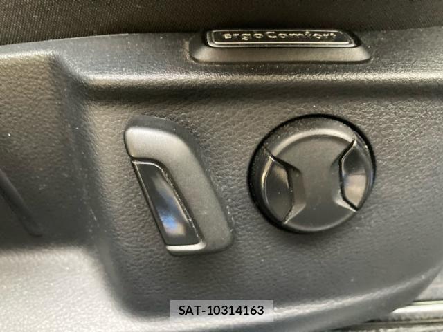 VolksWagen PASSAT VARIANT 2016-03 8851087-17