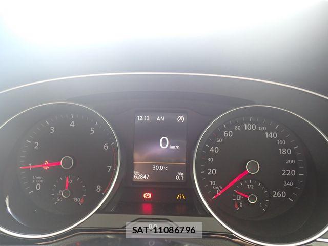 VolksWagen PASSAT VARIANT 2016-08 8872402-12