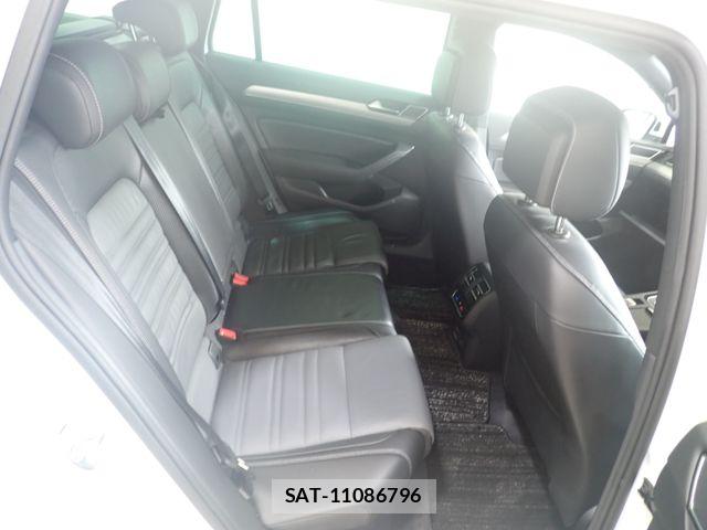 VolksWagen PASSAT VARIANT 2016-08 8872402-21
