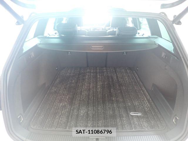 VolksWagen PASSAT VARIANT 2016-08 8872402-23