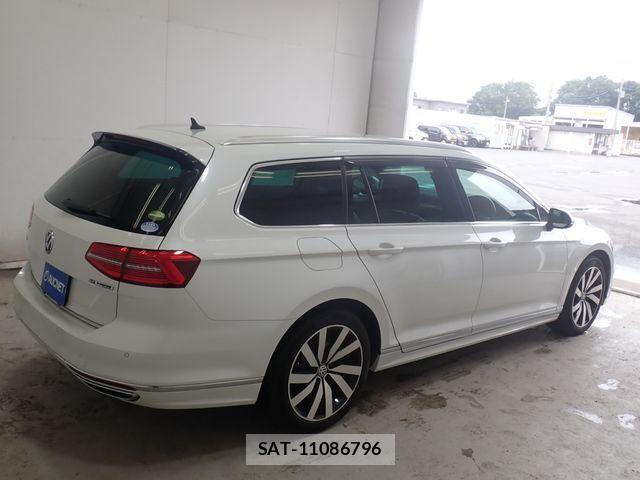 VolksWagen PASSAT VARIANT 2016-08 8872402-7