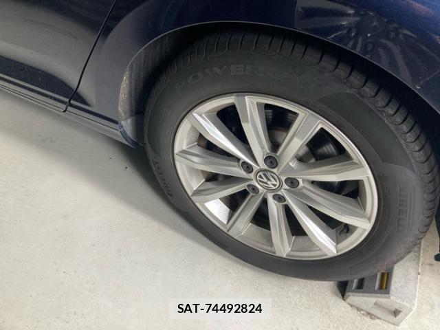 VolksWagen PASSAT VARIANT 2015-11 8882983-4