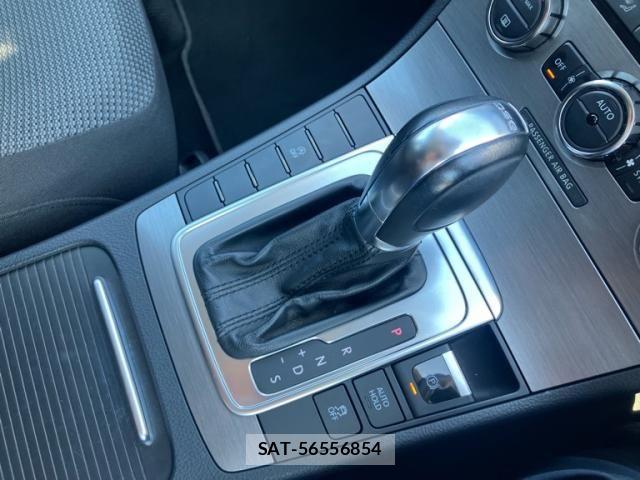 VolksWagen PASSAT VARIANT 2012-02 8882984-15