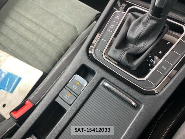 VolksWagen PASSAT VARIANT 2021-09 8882982-19