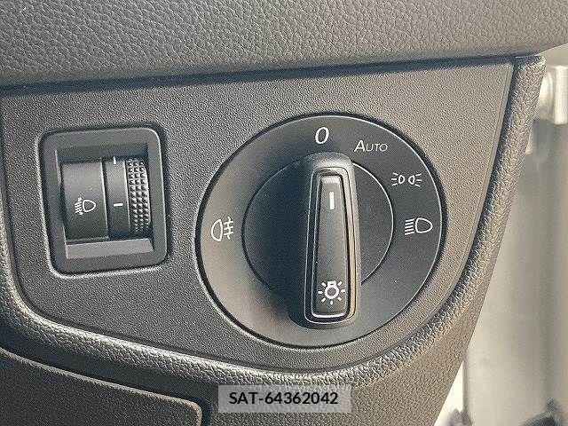 VolksWagen POLO 2023-07 4759420-11