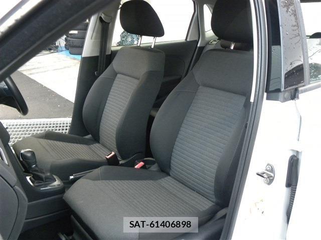VolksWagen POLO 2013-03 6074296-11