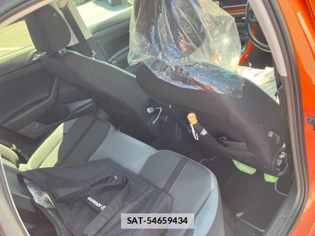 VolksWagen POLO 2019-06 6915393-12