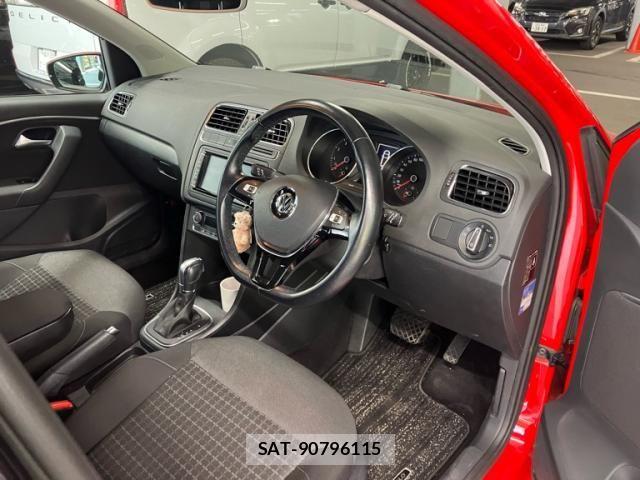 VolksWagen POLO 2017-04 6915395-16