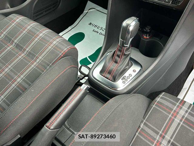 VolksWagen POLO 2012-08 7331198-7