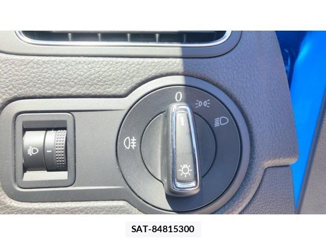 VolksWagen POLO 2015-08 7331197-17