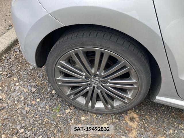 VolksWagen POLO 2012-03 7331201-10