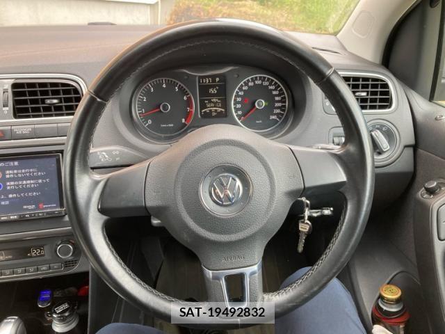 VolksWagen POLO 2012-03 7331201-16