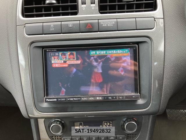 VolksWagen POLO 2012-03 7331201-19
