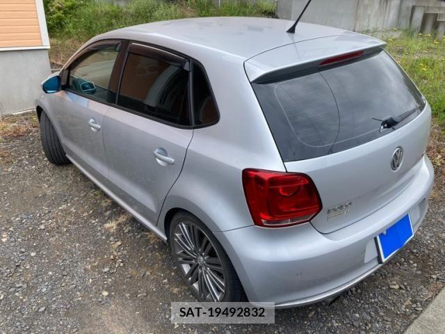 VolksWagen POLO 2012-03 7331201-2