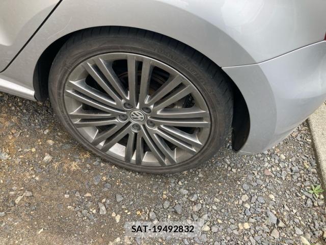 VolksWagen POLO 2012-03 7331201-7