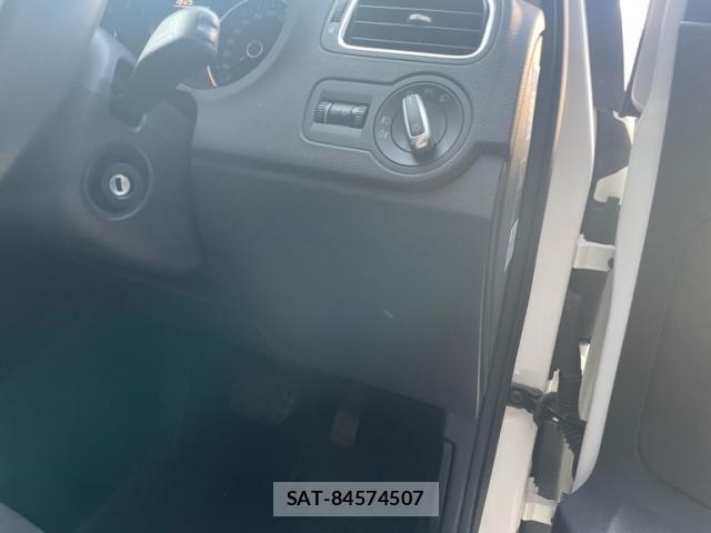 VolksWagen POLO 2014-03 7458839-14
