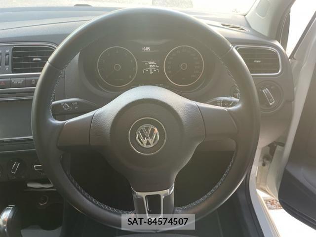 VolksWagen POLO 2014-03 7458839-15